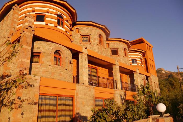 Bete Serkie Lalibela,Arbatu Ensessa>>Lalibela,2.5 star