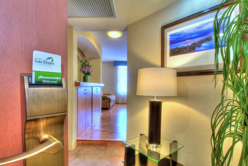 hotel las trojes