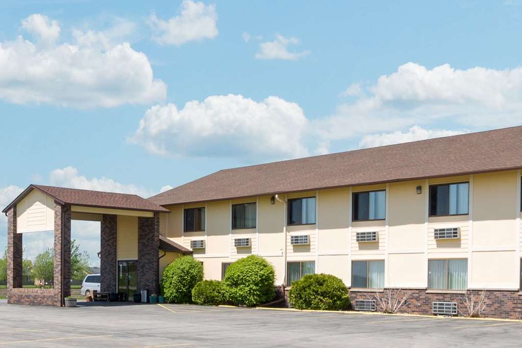 super 8 by wyndham perry ia