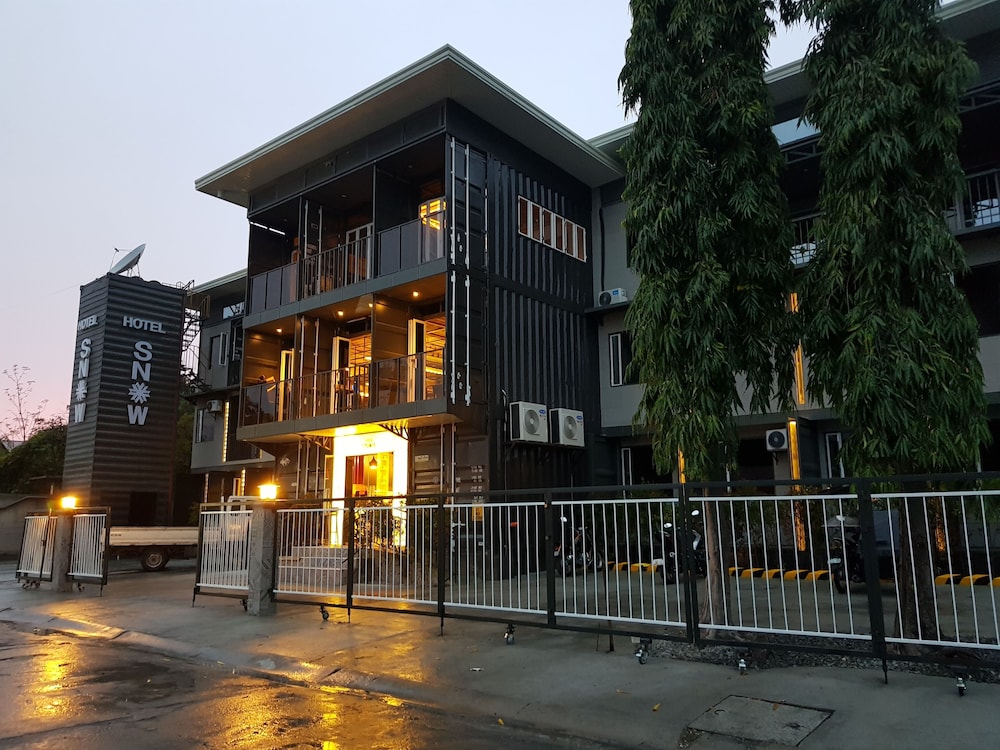 Hotel Snow Angeles,Angeles City>>Angeles,3.5 star