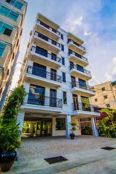 woodside inn and serviced apartments