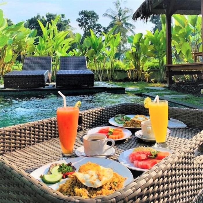 three gold luxury private villa