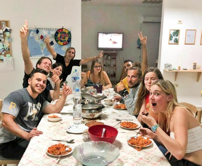 hostel hasta la vista