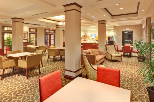 Holiday Inn Express Hotel & Suites Brockville By Ihg,Ontario>>Brockville,3 star