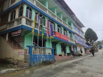 Hotel Tawang Holiday,Old Market,2 star