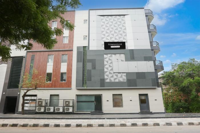 Super Townhouse Rohini Sector 18 Formerly Relic Stay,Rohini,4 star