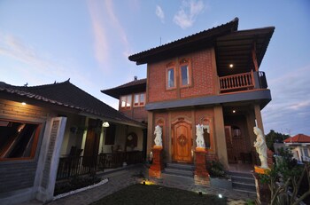 Meme Surung Hotel,In A Rural Location,2 star