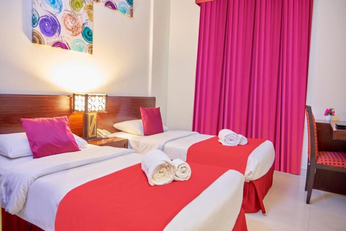 grand square hotel