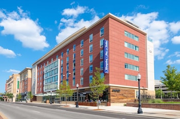 hampton inn and suites fort wayne downtown
