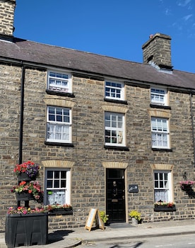Evangelisa,Near Cae Hir Gardens,2 star