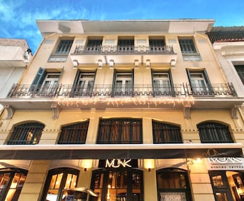 monk monastiraki suites