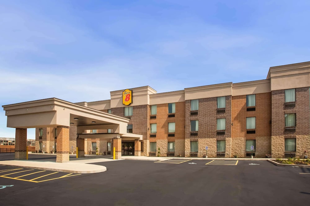 super 8 by wyndham st louis north