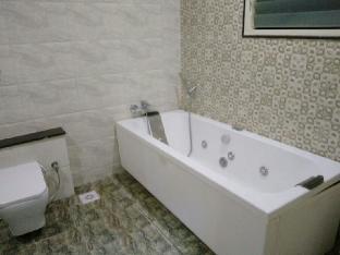 Shree Balaji Palace Hotel,38, New Road,1 star