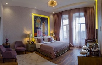 art gallery hotel