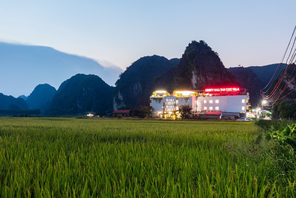 liberty hall tam coc villa