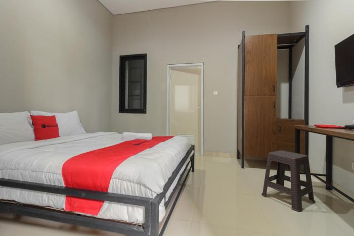 reddoorz near puri indah mall