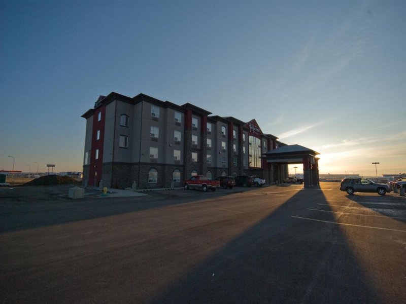 redwood inn and suites grande prairie