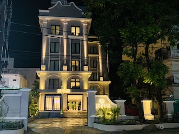 Lemarq,Karanpur,4 star