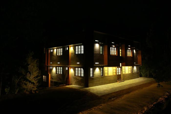 Dakshin Ghats,Kozhikode>>Kalpetta,3 star