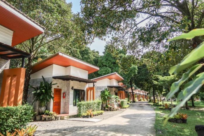 Baan Klang Suan Resort,Stop At Baan Klang Suan Resort To Discover The Wonders Of Chumphon. Featuring A Satisfying List Of A,4 star