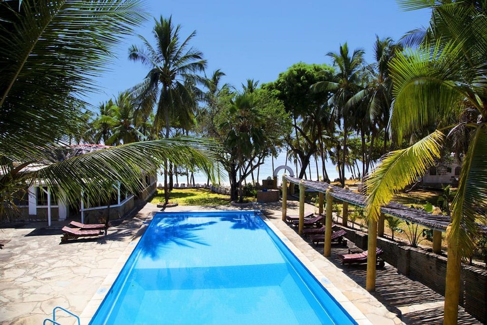 The Coconut Beach Boutique Lodge & Spa,Near Tiwi Beach,3.5 star