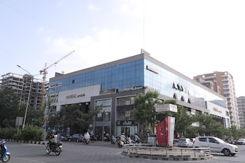 Hotel Privya Surat By Heven Management,Adajan Gam,3 star