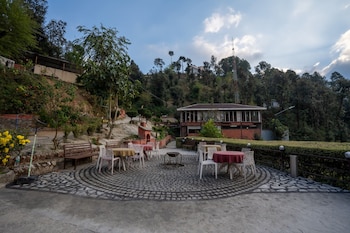 Skywood Resort,Kandaghat,4 star