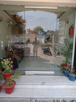 Hotel Green Palace And Ujala Restaurant,Gorakhpur>>Azamgarh,2.5 star