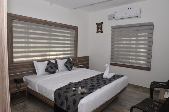 Suroor Tourist Home,Virajpet>>Ponnampet,2 star