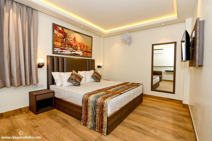 Sugar Stars Inn,In Varanasi (Mahmoorganj),1 star