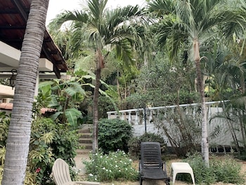 hotel flores adults only