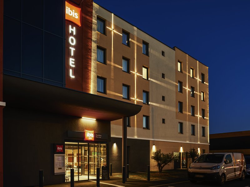 Ibis Montlhery Paris Sud,,3 star