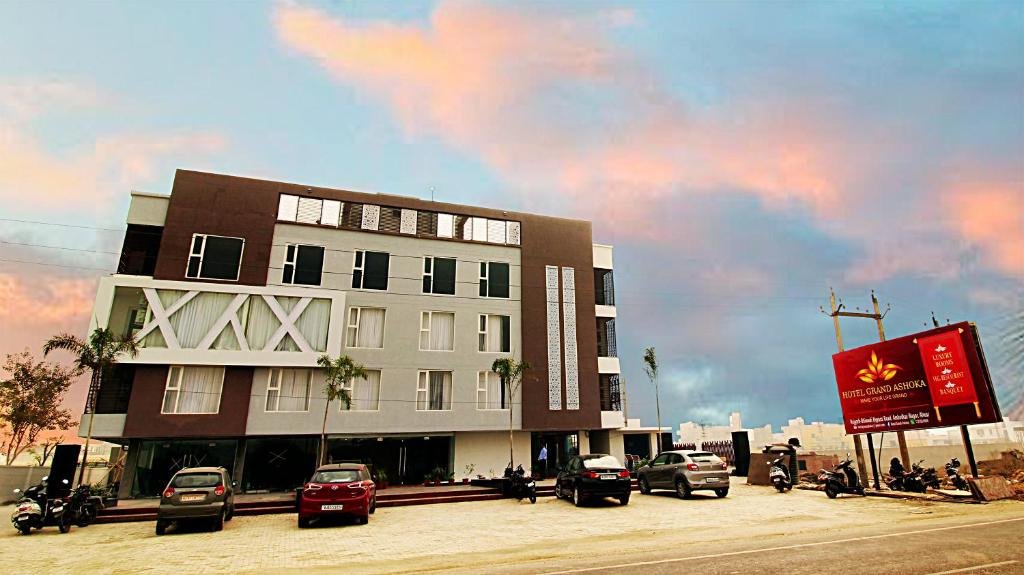Hotel Grand Ashoka,Bakhtpura,0 star
