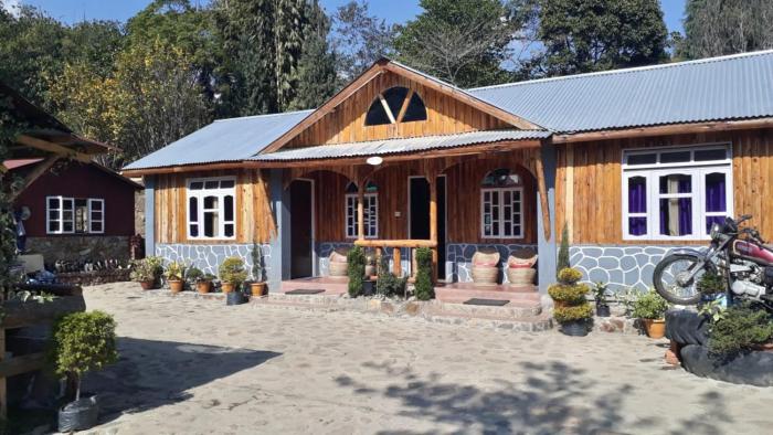 Vamoose Sunakhari,Darjeeling>>Bagdogra,1 star