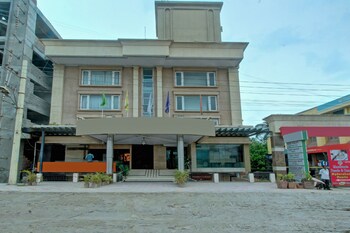 Suvarna Eco Village,Near Maharaja Park,3 star