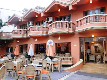 Ruffles Beach Resort,Candolim Beach-North Goa,3 star