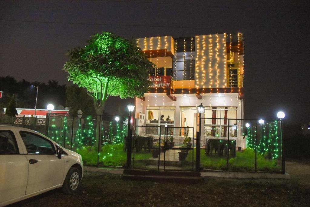 Hotel Nakshatra,,3 star