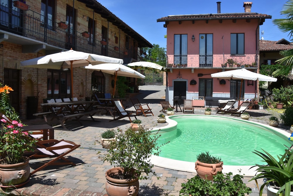 Agriturismo Corte Di Gerardo,Near Frinco Castle,3 star