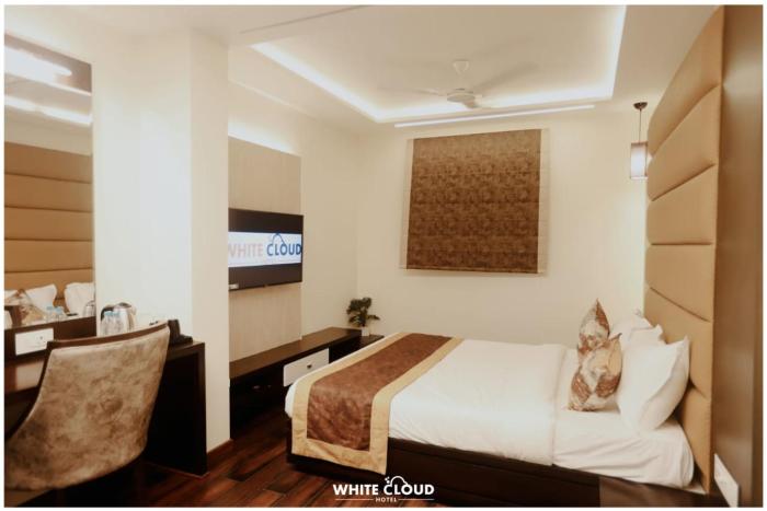 Hotel White Cloud,Gujarat>>Ahmedabad,3 star