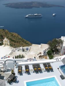 Nomikos Villas,Firostefani>>Fira,4 star