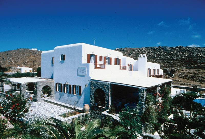 kamari hotel