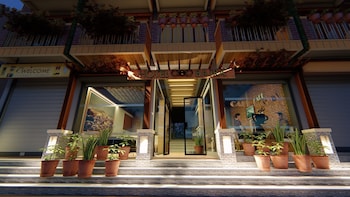 Hotel Bajra,Near Shree Amar Narayan Temple,3 star