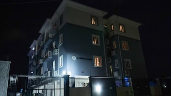 james court hotel and luxury apartments