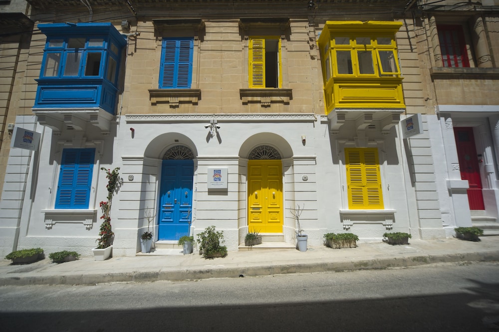 The Maltese Sun,Malta>>Balluta Bay,3.5 star