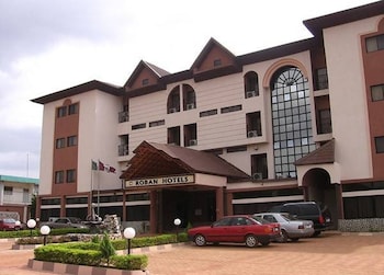 Roban Hotel Enugu,Near Nnamdi Azikiwe Stadium,3.5 star