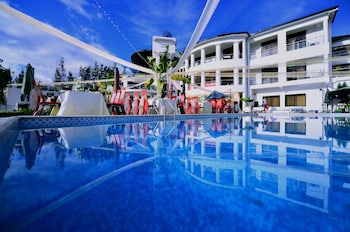 the manor hotel