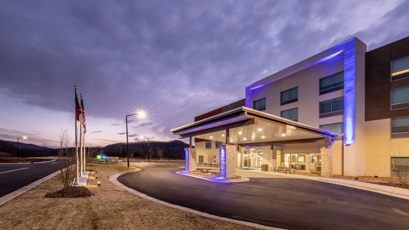 Holiday Inn Express & Suites Marion, An Ihg Hotel,Little Switzerland>>Gastonia Station,2.5 star