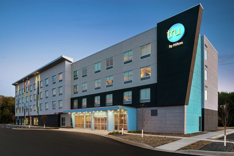 tru by hilton duluth mall area