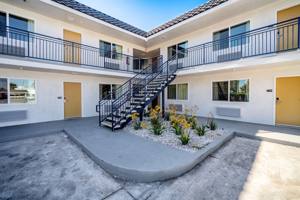 Trend Hotel At Lax Airport,Inglewood>>Hawthorne,2.5 star