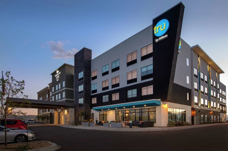 tru by hilton denver airport tower road
